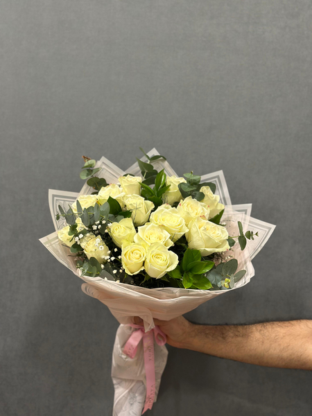 15 İthal Beyaz Gül Buketi