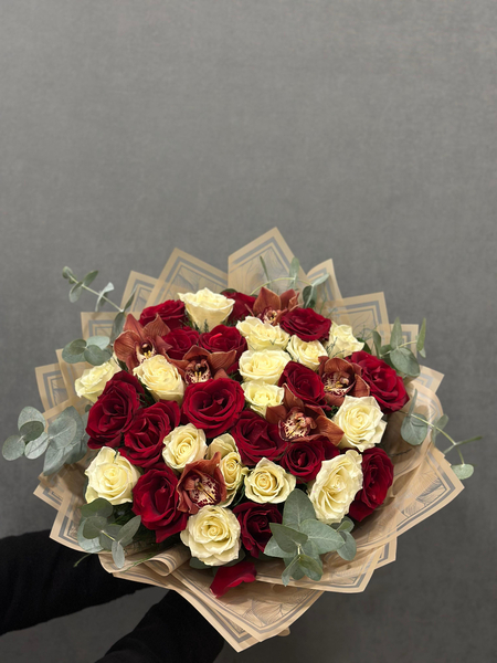 30 Beyaz & Kırmızı Gül Orkide Premium Buketi