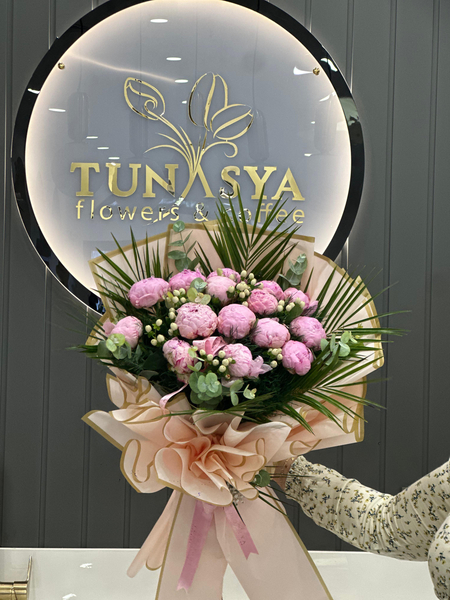 Şakayık & Hiperikum Premium Buketi